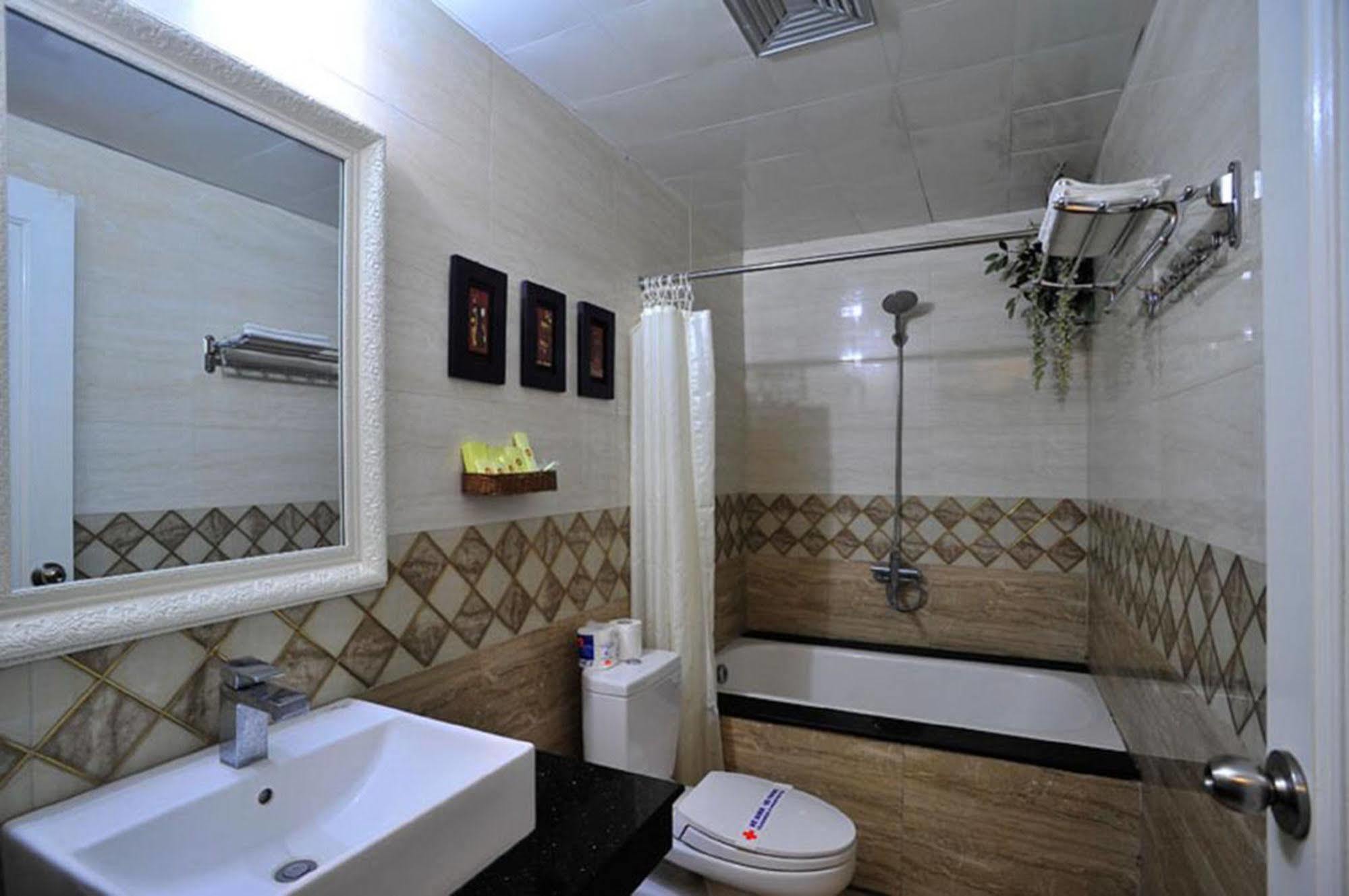Wild Lotus – Xuân Diệu Khách sạn Hà Nội